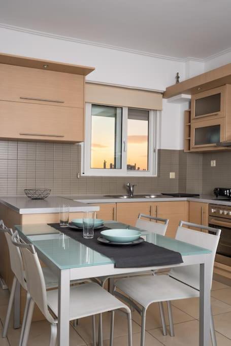 אתונה Bright & Elegant 2Bd Apt W/ View מראה חיצוני תמונה