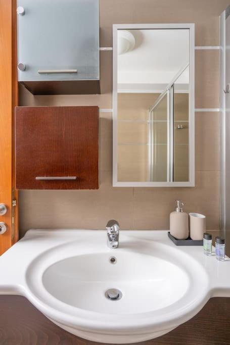 אתונה Bright & Elegant 2Bd Apt W/ View מראה חיצוני תמונה