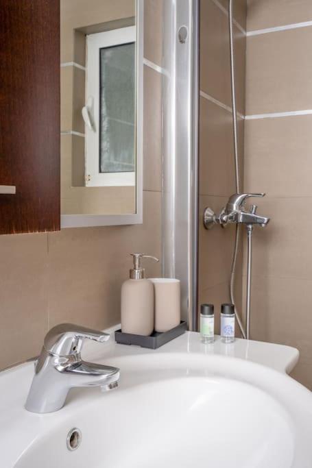 אתונה Bright & Elegant 2Bd Apt W/ View מראה חיצוני תמונה